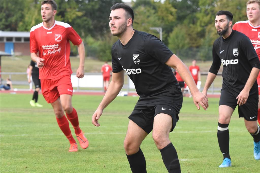 Fußballer spielt mit angerissenem Kreuzband - und überzeugt trotzdem Tunahan Sari ist aktuell angeschlagen, auf dem Platz aber trotzdem wichtig für Eintracht Werne.
