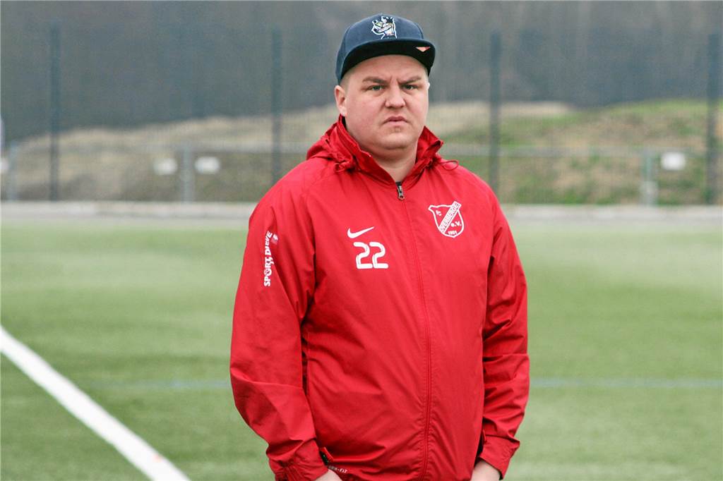 TuRa-Neuzugang Steven Schnura will mit „korrekter Aggressivität“ an der sportlichen Bombe basteln TuRas heutigen Trainer Chris Brügmann (Foto) kennt Steven Schnura noch aus der gemeinsamen Zeit beim FC Overberge.