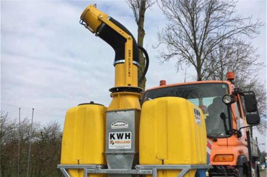 Bekämpfung des Eichenprozessionsspinners hat jetzt schon begonnen Turbinenspritzen wie diese bringt Straßen-NRW auf die Strecke, um die Raupen zu bekämpfen.