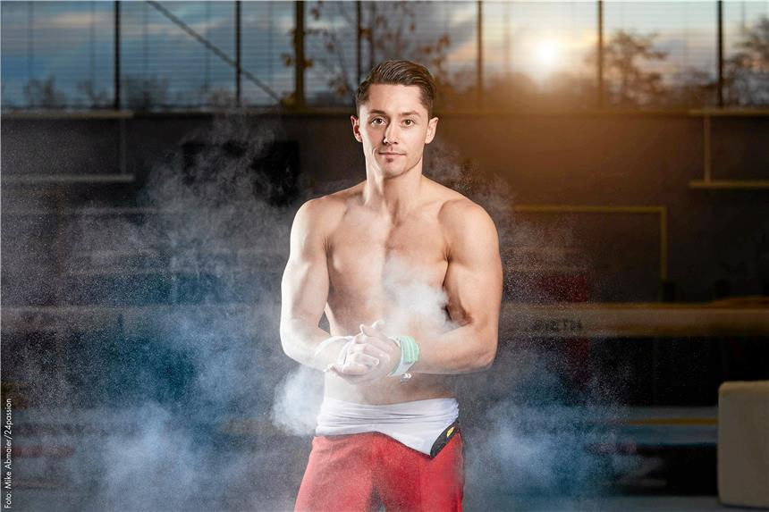 Feuerwerk der Turnkunst in der Westfalenhalle Turner Andreas Toba macht Werbung für seinen Sport.Fotos (4) Abmaier