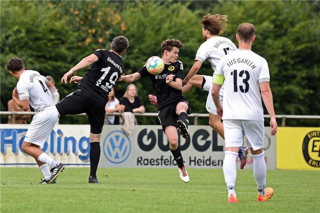 TuS Gahlen gewinnt beim klassentieferen B-Ligisten Eintracht Erle deutlich mit 4:1.