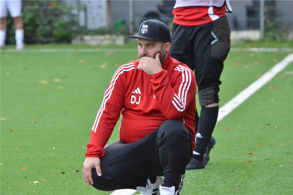 TuS Henrichenburgs Trainer Danny Jordan sieht sich mit schweren Vorwürfen konfrontiert.