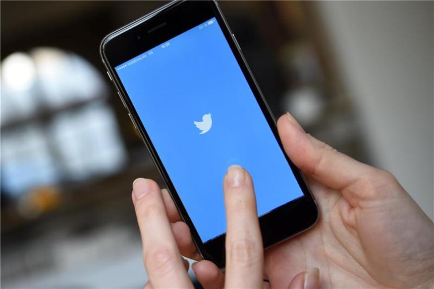 Morgens wird eher analytisch getwittert, abends emotional Twitternachrichten sind morgens eher kühl und sachlich. Am Abend kommen mehr Emotionen zum Ausdruck, wie eine Auswertung von Tweets zeigt. Foto: Britta Pedersen
