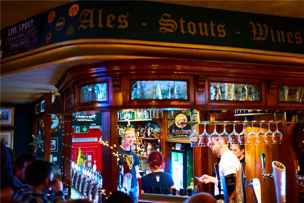 Biersommelier testet 5 Biere vom Fass im Dortmunder Pub The Londoner Typisch englisch ist schon die Atmosphäre im Dortmunder Pub.