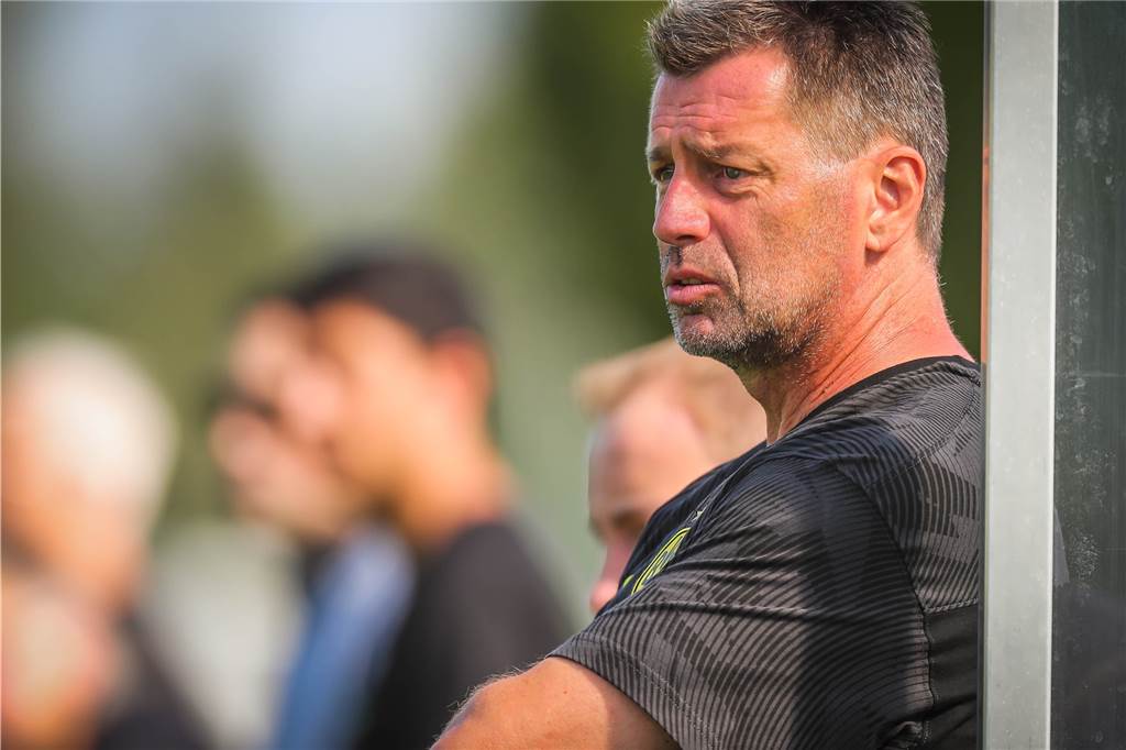 Moukoko trifft bei Pherai-Rückkehr, aber ein anderer Spieler überragt beim BVB-U19-Sieg U19-Trainer Michael Skibbe