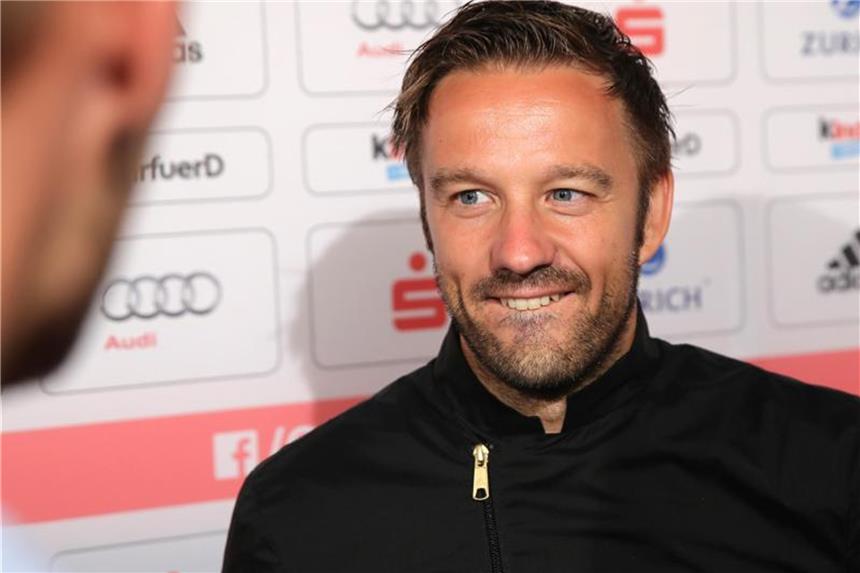 Deutschlands Hockey-Herren bei Hallen-EM auf Rang drei U21-Trainer Valentin Altenburg coachte die deutsche Herren-Auswahl bei der Hallen-EM in Antwerpen. Foto: Friso Gentsch