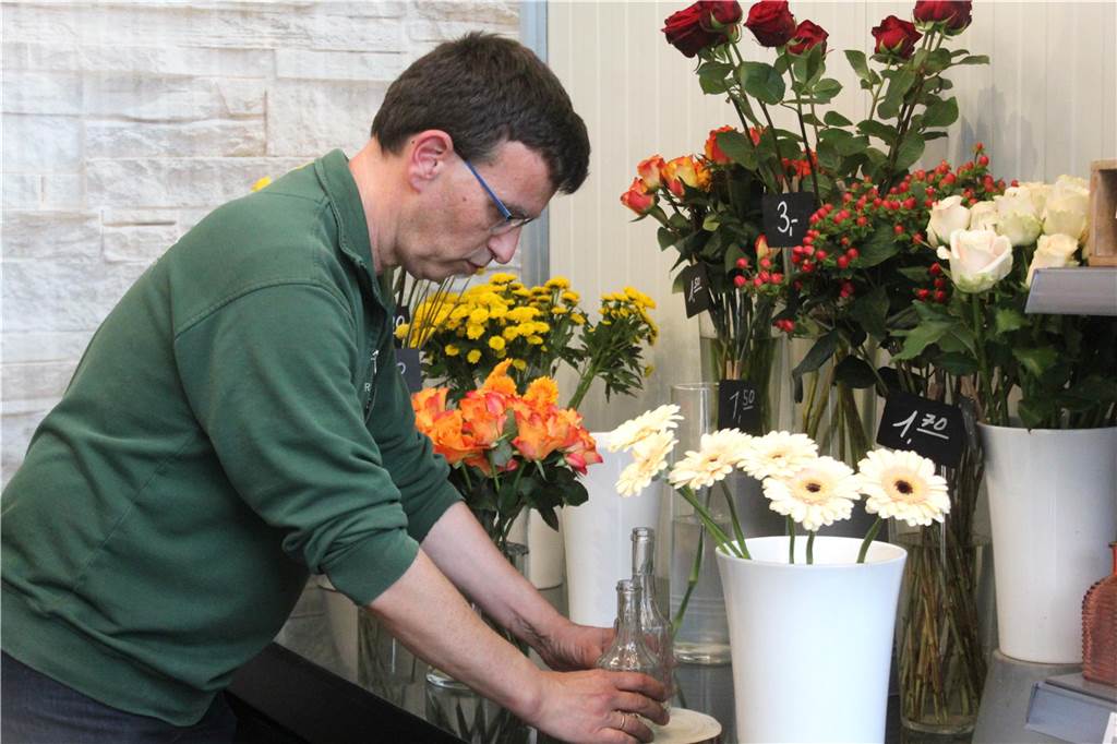 Blumen für den großen Tag: Zu Besuch bei der Florawelt Udo Nowak stellt die Deko für den Tag zusammen.
