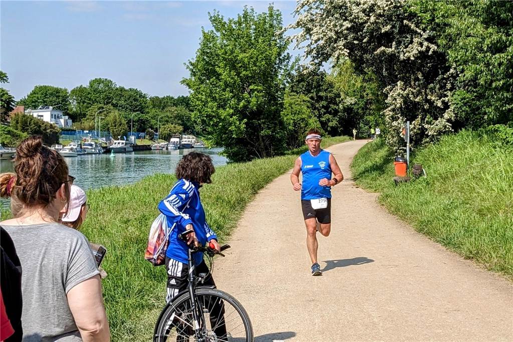 Über 1.000 junge und ältere Menschen machten aktiv oder als Helfer beim Benefizlauf im Dorstener Bürgerpark mit. Wer nicht laufen wollte, konnte auch walken.