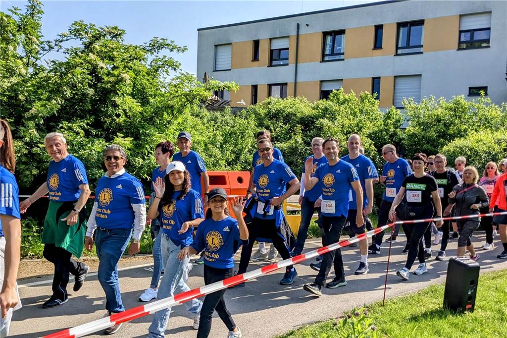 Über 1.000 junge und ältere Menschen machten aktiv oder als Helfer beim Benefizlauf im Dorstener Bürgerpark mit. Wer nicht laufen wollte, konnte auch walken.