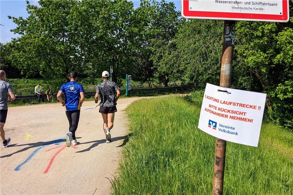 Über 1.000 junge und ältere Menschen machten aktiv oder als Helfer beim Benefizlauf im Dorstener Bürgerpark mit. Wer nicht laufen wollte, konnte auch walken.