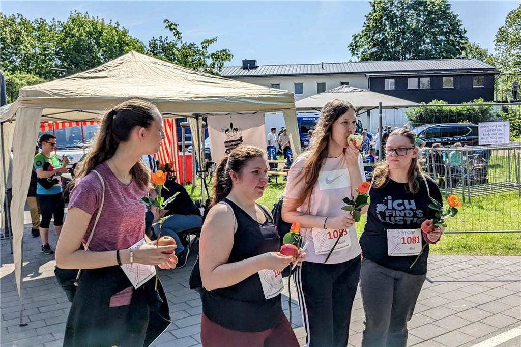 Über 1.000 junge und ältere Menschen machten aktiv oder als Helfer beim Benefizlauf im Dorstener Bürgerpark mit. Wer nicht laufen wollte, konnte auch walken.