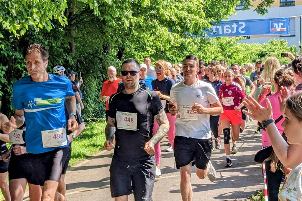 Über 1.000 junge und ältere Menschen machten aktiv oder als Helfer beim Benefizlauf im Dorstener Bürgerpark mit. Wer nicht laufen wollte, konnte auch walken.
