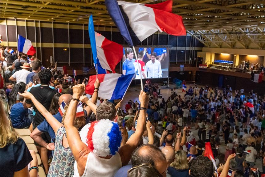 Die Partnerstadt Vincennes feiert den WM-Titel Über 1000 Menschen sahen am Sonntagabend den WM-Triumph der französischen Nationalmannschaft auf der Großleinwand in der Partnerstadt Vincennes.