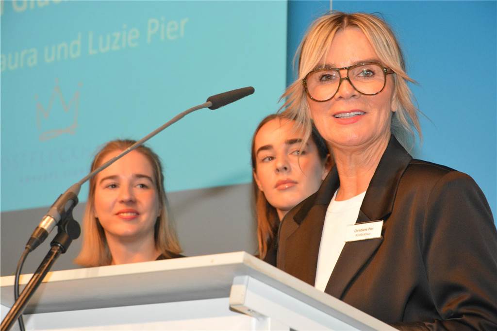 Unternehmer des Jahres 2023 in Dorsten: Bilder vom Festakt mit über 150 geladenen Gästen Über 150 Gäste kamen am Freitag (3. November) ins Wulfener Gemeinschaftshaus zur Preisverleihung "Unternehmer des Jahres".