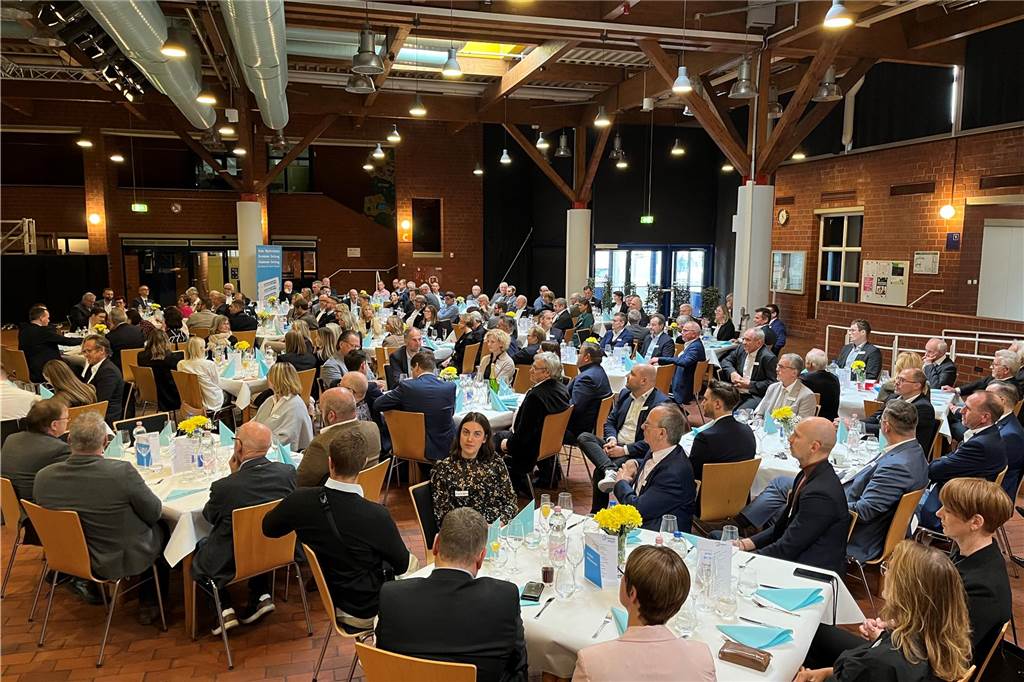 Unternehmer des Jahres 2023 in Dorsten: Bilder vom Festakt mit über 150 geladenen Gästen Über 150 Gäste kamen am Freitag (3. November) ins Wulfener Gemeinschaftshaus zur Preisverleihung "Unternehmer des Jahres".