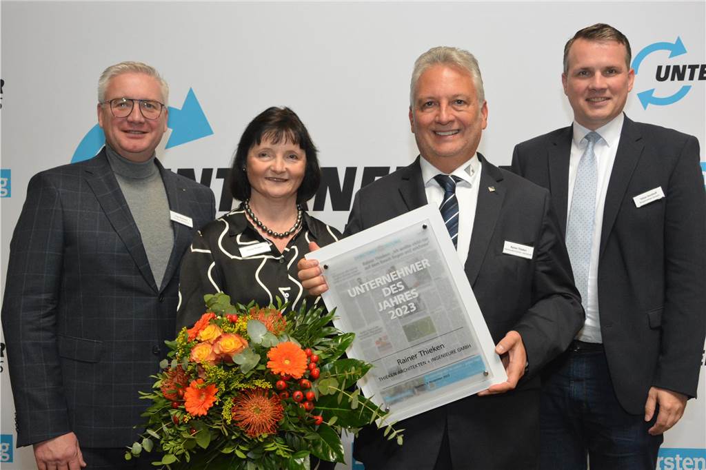 Unternehmer des Jahres 2023 in Dorsten: Bilder vom Festakt mit über 150 geladenen Gästen Über 150 Gäste kamen am Freitag (3. November) ins Wulfener Gemeinschaftshaus zur Preisverleihung "Unternehmer des Jahres".