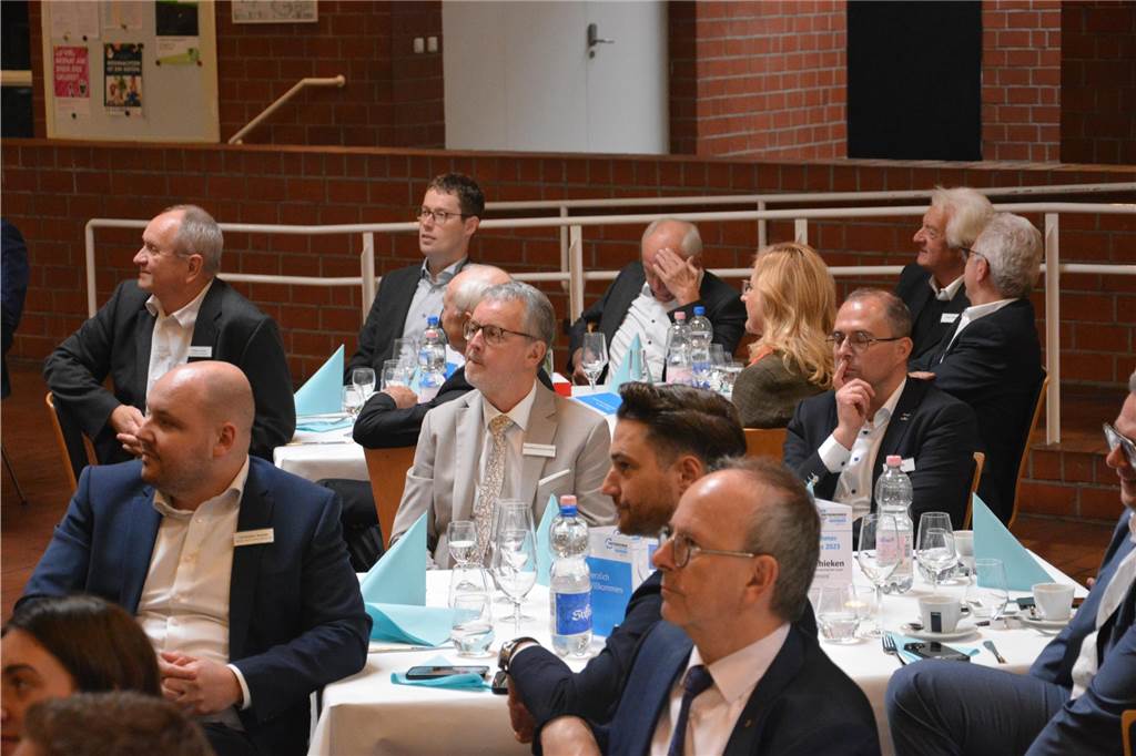 Unternehmer des Jahres 2023 in Dorsten: Bilder vom Festakt mit über 150 geladenen Gästen Über 150 Gäste kamen am Freitag (3. November) ins Wulfener Gemeinschaftshaus zur Preisverleihung "Unternehmer des Jahres".