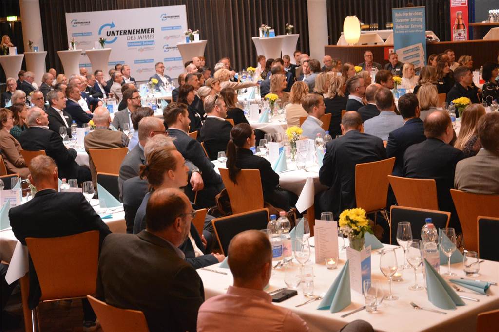 Unternehmer des Jahres 2023 in Dorsten: Bilder vom Festakt mit über 150 geladenen Gästen Über 150 Gäste kamen am Freitag (3. November) ins Wulfener Gemeinschaftshaus zur Preisverleihung "Unternehmer des Jahres".