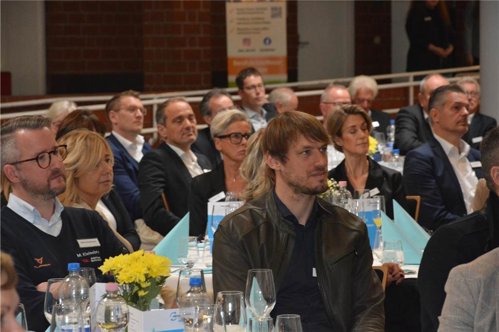 Unternehmer des Jahres 2023 in Dorsten: Bilder vom Festakt mit über 150 geladenen Gästen Über 150 Gäste kamen am Freitag (3. November) ins Wulfener Gemeinschaftshaus zur Preisverleihung "Unternehmer des Jahres".