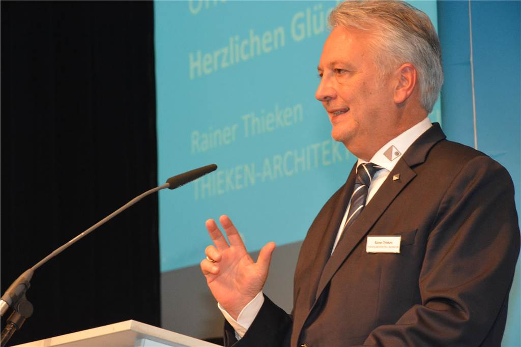 Unternehmer des Jahres 2023 in Dorsten: Bilder vom Festakt mit über 150 geladenen Gästen Über 150 Gäste kamen am Freitag (3. November) ins Wulfener Gemeinschaftshaus zur Preisverleihung "Unternehmer des Jahres".