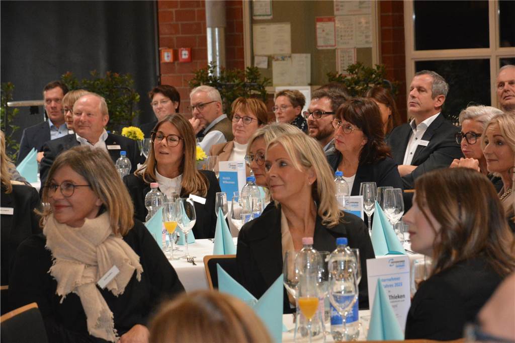Unternehmer des Jahres 2023 in Dorsten: Bilder vom Festakt mit über 150 geladenen Gästen Über 150 Gäste kamen am Freitag (3. November) ins Wulfener Gemeinschaftshaus zur Preisverleihung "Unternehmer des Jahres".