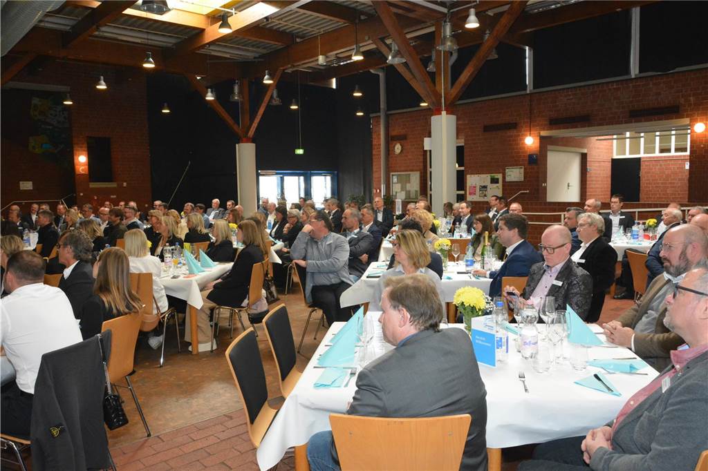 Unternehmer des Jahres 2023 in Dorsten: Bilder vom Festakt mit über 150 geladenen Gästen Über 150 Gäste kamen am Freitag (3. November) ins Wulfener Gemeinschaftshaus zur Preisverleihung "Unternehmer des Jahres".