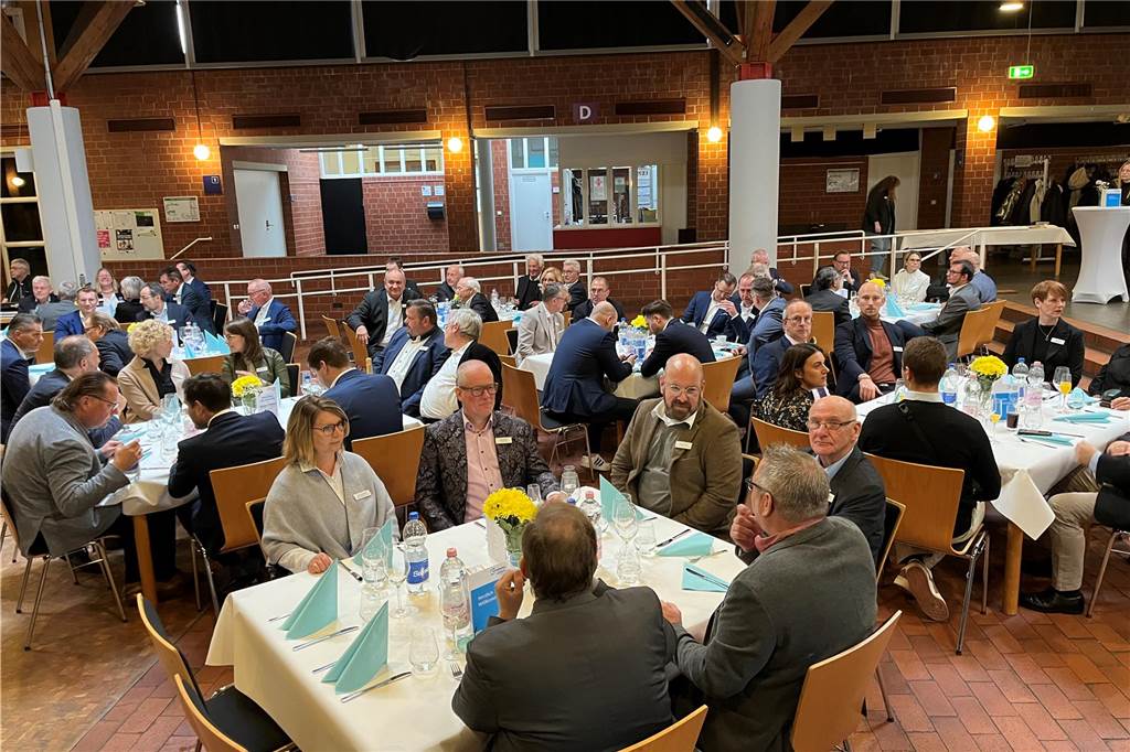 Unternehmer des Jahres 2023 in Dorsten: Bilder vom Festakt mit über 150 geladenen Gästen Über 150 Gäste kamen am Freitag (3. November) ins Wulfener Gemeinschaftshaus zur Preisverleihung "Unternehmer des Jahres".