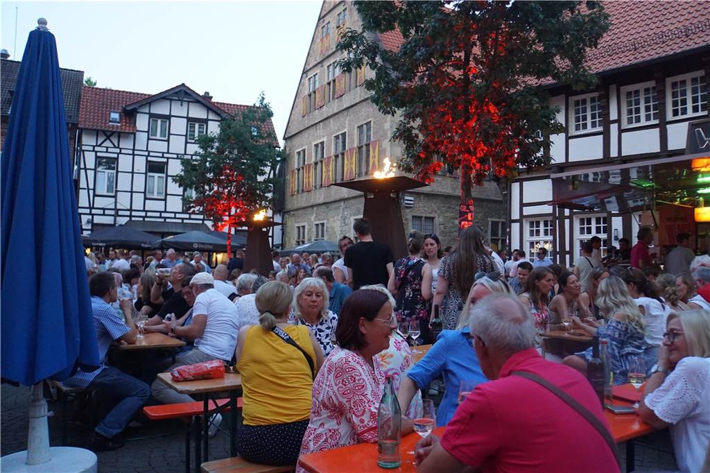 CDU-Weinfest mit über 1500 Besuchern: „Heute muss es ein Weißwein sein“ Über 1500 Besucher zählte das CDU-Weinfest.