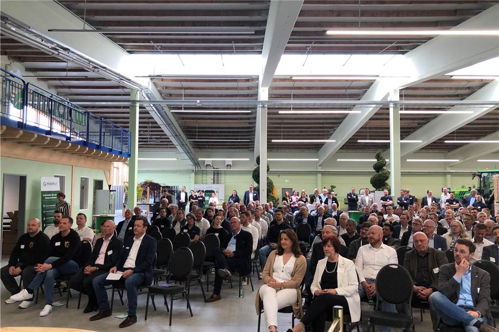 Macherzentrum: Bären-Start-Up schreibt erste Erfolgsgeschichte im Maakwi Blick ins Publikum