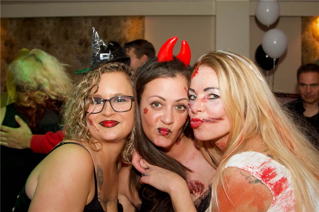 Halloween 2022 in Castrop-Rauxel: Die besten Fotos von den Partys im Mythos und in Haus Oe Halloween-Party 2022 im Tanzpalast Mythos in Castrop-Rauxel-Habinghorst. Rund 200 Gäste feierten bis in den frühen Morgen.