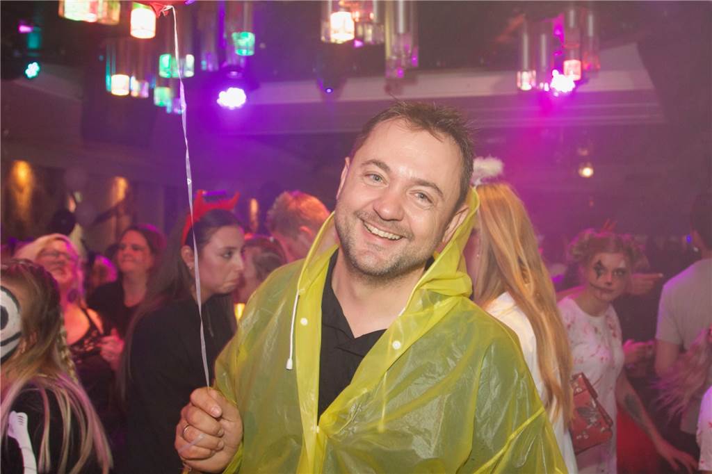 Halloween-Party 2022 im Tanzpalast Mythos in Castrop-Rauxel-Habinghorst. Rund 200 Gäste feierten bis in den frühen Morgen.
