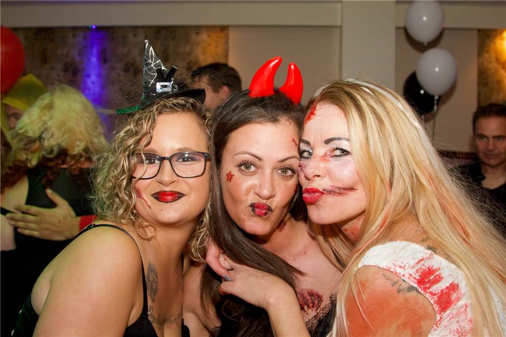 Halloween-Party 2022 im Tanzpalast Mythos in Castrop-Rauxel-Habinghorst. Rund 200 Gäste feierten bis in den frühen Morgen.