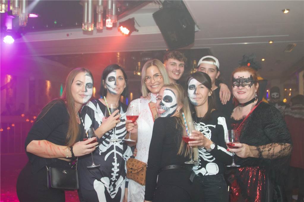 Halloween-Party 2022 im Tanzpalast Mythos in Castrop-Rauxel-Habinghorst. Rund 200 Gäste feierten bis in den frühen Morgen.