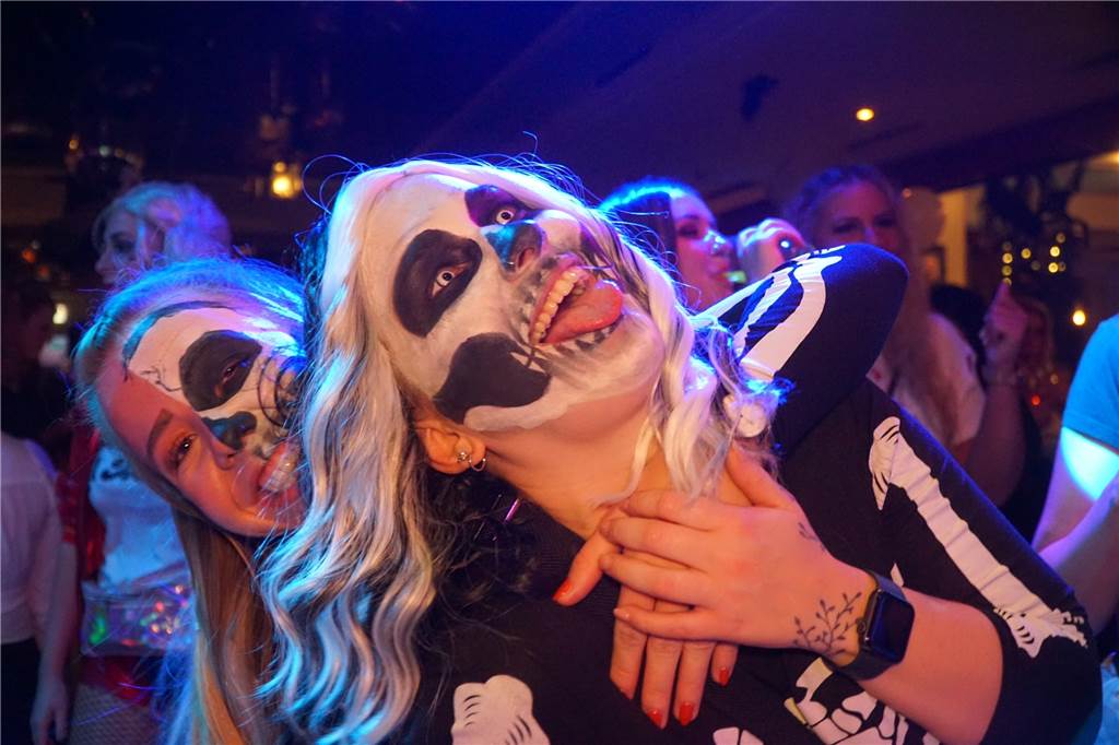 Halloween-Party 2022 im Tanzpalast Mythos in Castrop-Rauxel-Habinghorst. Rund 200 Gäste feierten bis in den frühen Morgen.