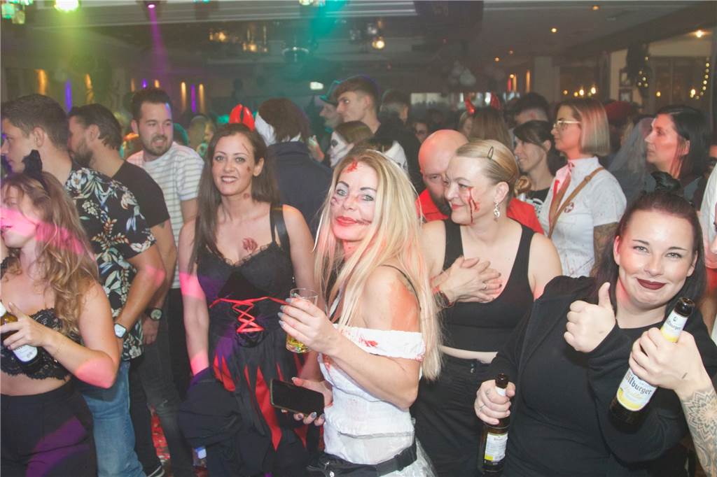 Halloween-Party 2022 im Tanzpalast Mythos in Castrop-Rauxel-Habinghorst. Rund 200 Gäste feierten bis in den frühen Morgen.