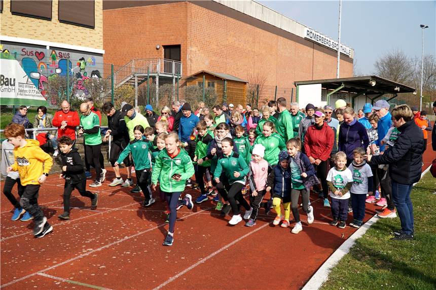 Spendenlauf für Ukrainer bei SuS Oberaden ein voller Erfolg: „Da verschlägt es einem die Sprache“ Über 200 Personen liefen beim Spendenlauf im Römerbergstadion am Sonntag mit.