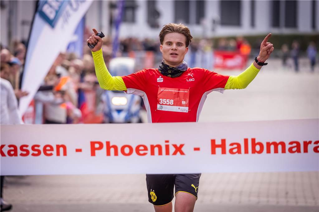 Über 3500 Menschen liefern am Tag der Deutschen Einheit den Phoenix-Halbmarathon in Dortmund.