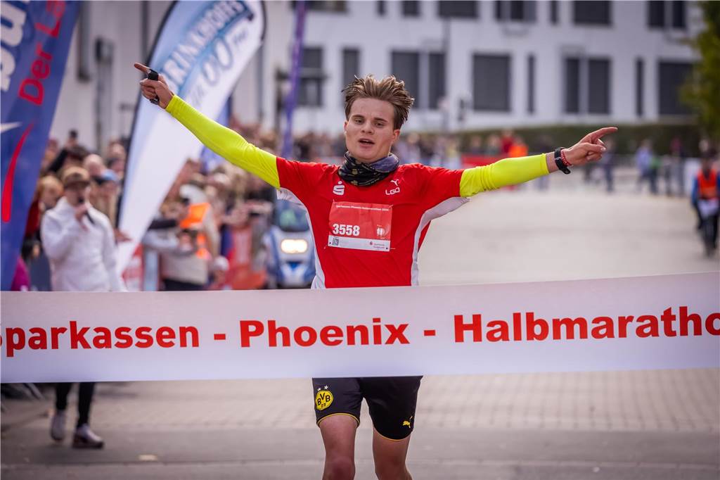 Über 3500 Menschen liefern am Tag der Deutschen Einheit den Phoenix-Halbmarathon in Dortmund.