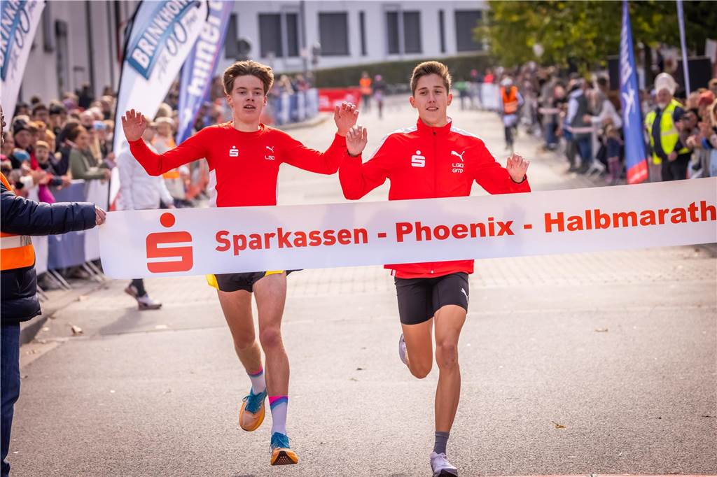 Über 3500 Menschen liefern am Tag der Deutschen Einheit den Phoenix-Halbmarathon in Dortmund.