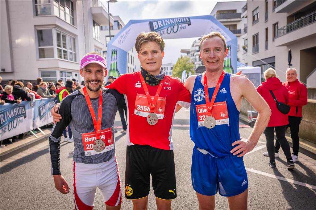 Über 3500 Menschen liefern am Tag der Deutschen Einheit den Phoenix-Halbmarathon in Dortmund.