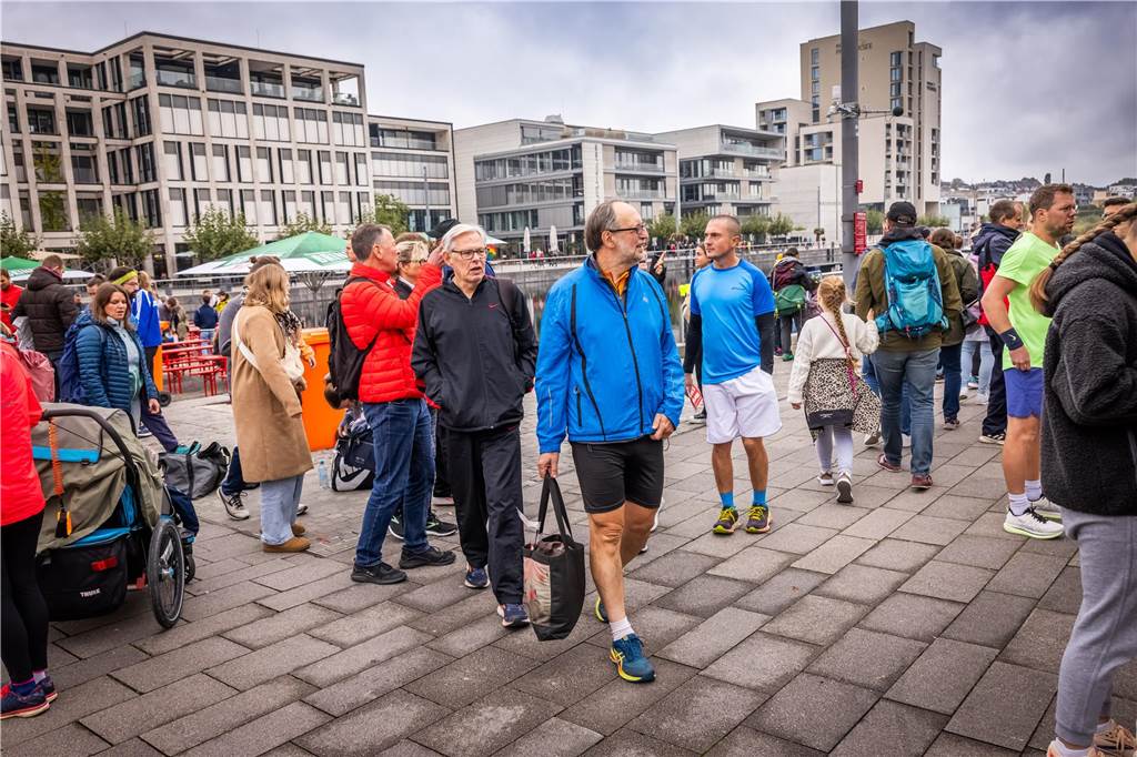 Über 3500 Menschen liefern am Tag der Deutschen Einheit den Phoenix-Halbmarathon in Dortmund.