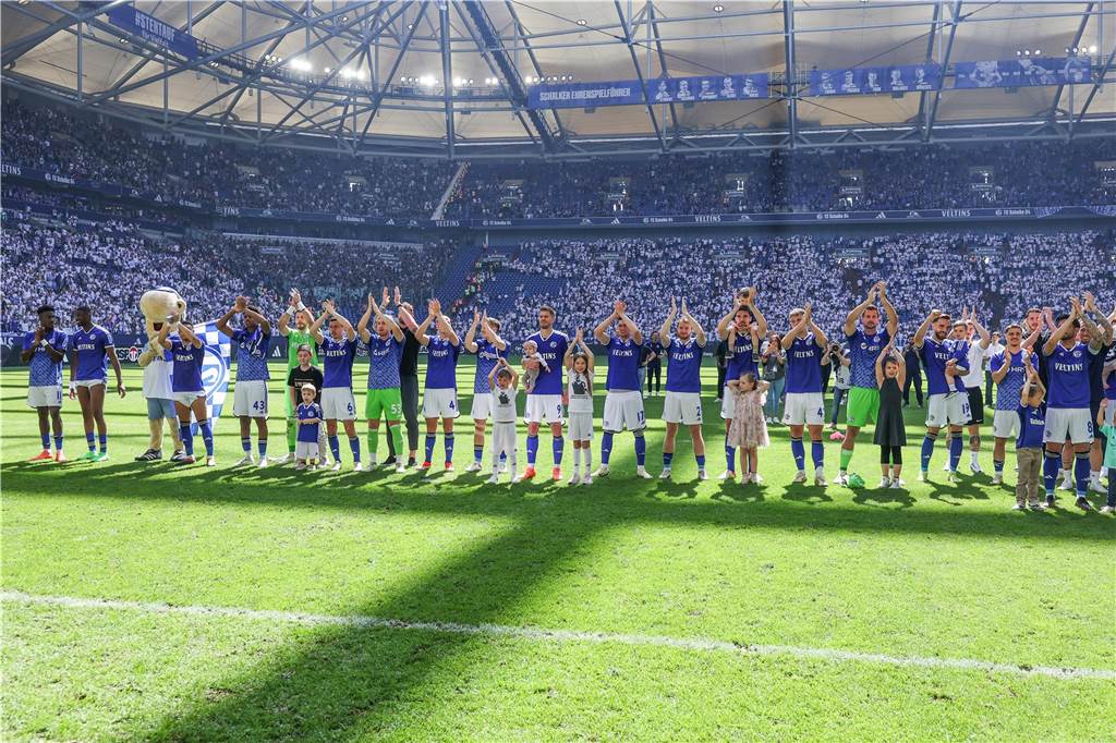 Schalke 04 im Zahlenspiegel der Saison 2023/2024: Über 61.000 Fans verfolgten die Schalker Heimspiele in der Veltins-Arena.
