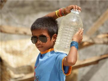 Über 70 Prozent der Erde sind von Wasser bedeckt, doch nur 3 Prozent sind trinkbares Süßwasser, und davon sind wiederum nur 1 Prozent erreichbar. Foto: Francis R. Malasig/Archiv