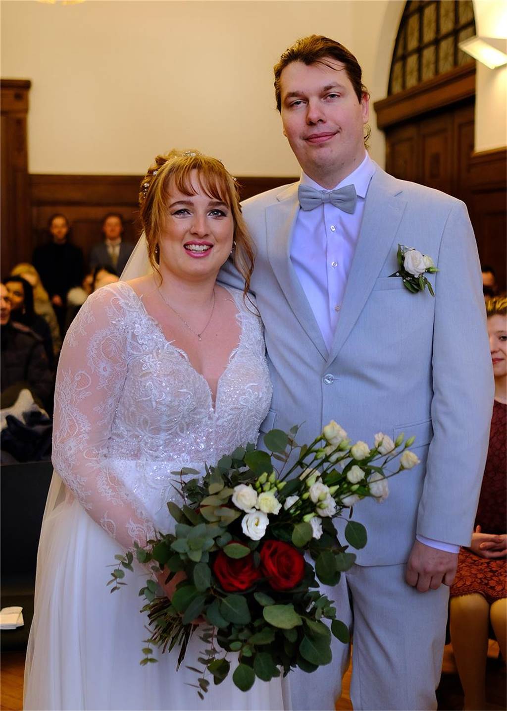 Das Brautpaar Leonie Gosdzick und Kai Weiß im Kaminzimmer des Recklinghäuser Rathauses