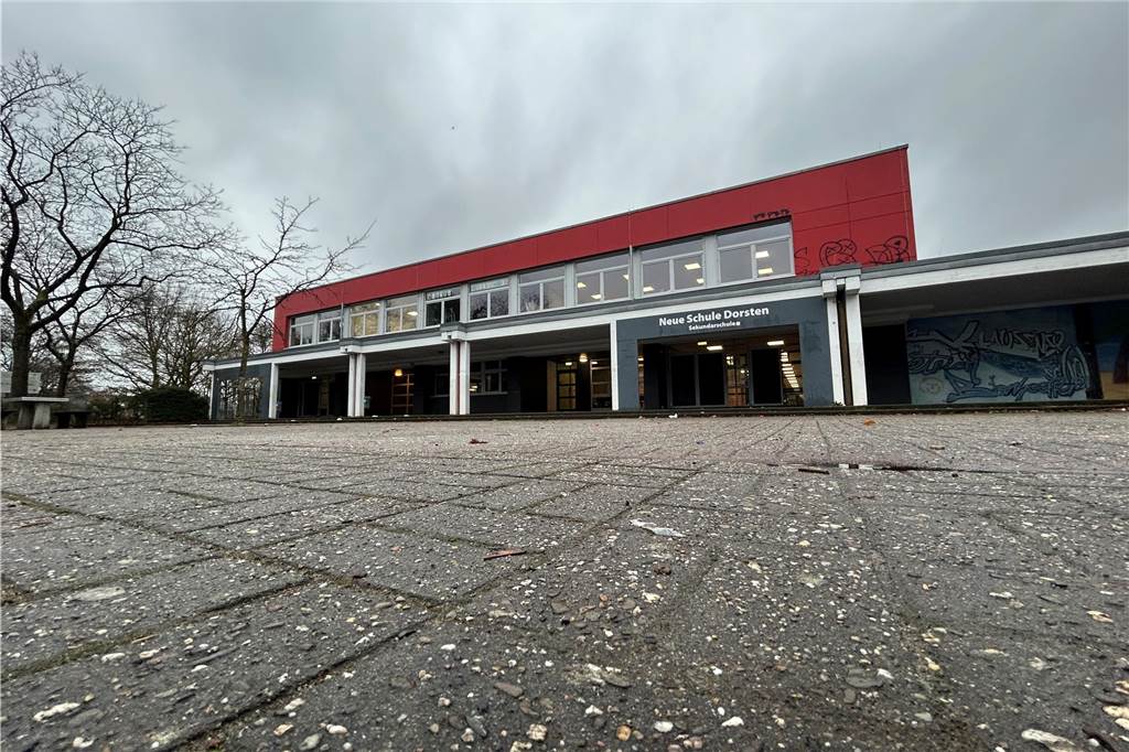 Nächster Schuleinbruch: Täter machen sich mit etlichen iPads aus dem Staub Der Haupteingang der Neuen Schule Dorsten