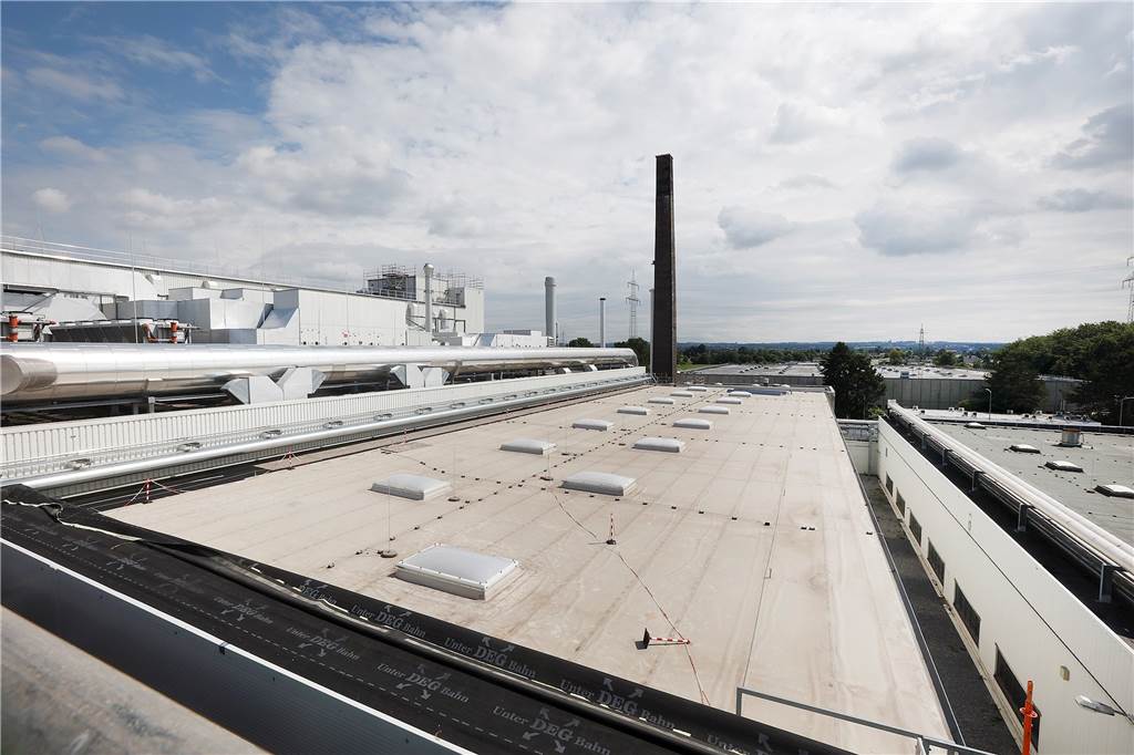 Produkte für die ganze Welt: 3M Kamen baut Handel mit Japan und China aus Über den Dächern von Kamen. Der Blick vom Dach der neuen 3M-Halle reicht weit.