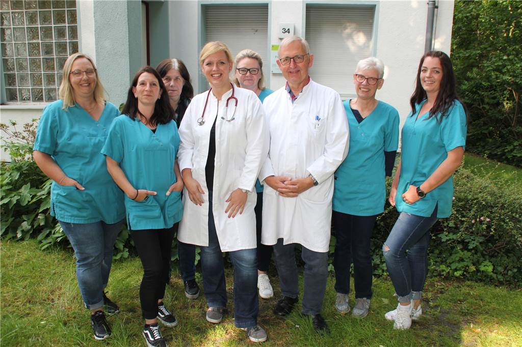 Generationenwechsel in Brambauer: Hausarztpraxis Vollmer bekommt neue Chefin Julia Vollmer (33) freut sich auf eine reibungslose Übernahme. Sie möchte das Konzept Vollmer erfolgreich weiterführen.