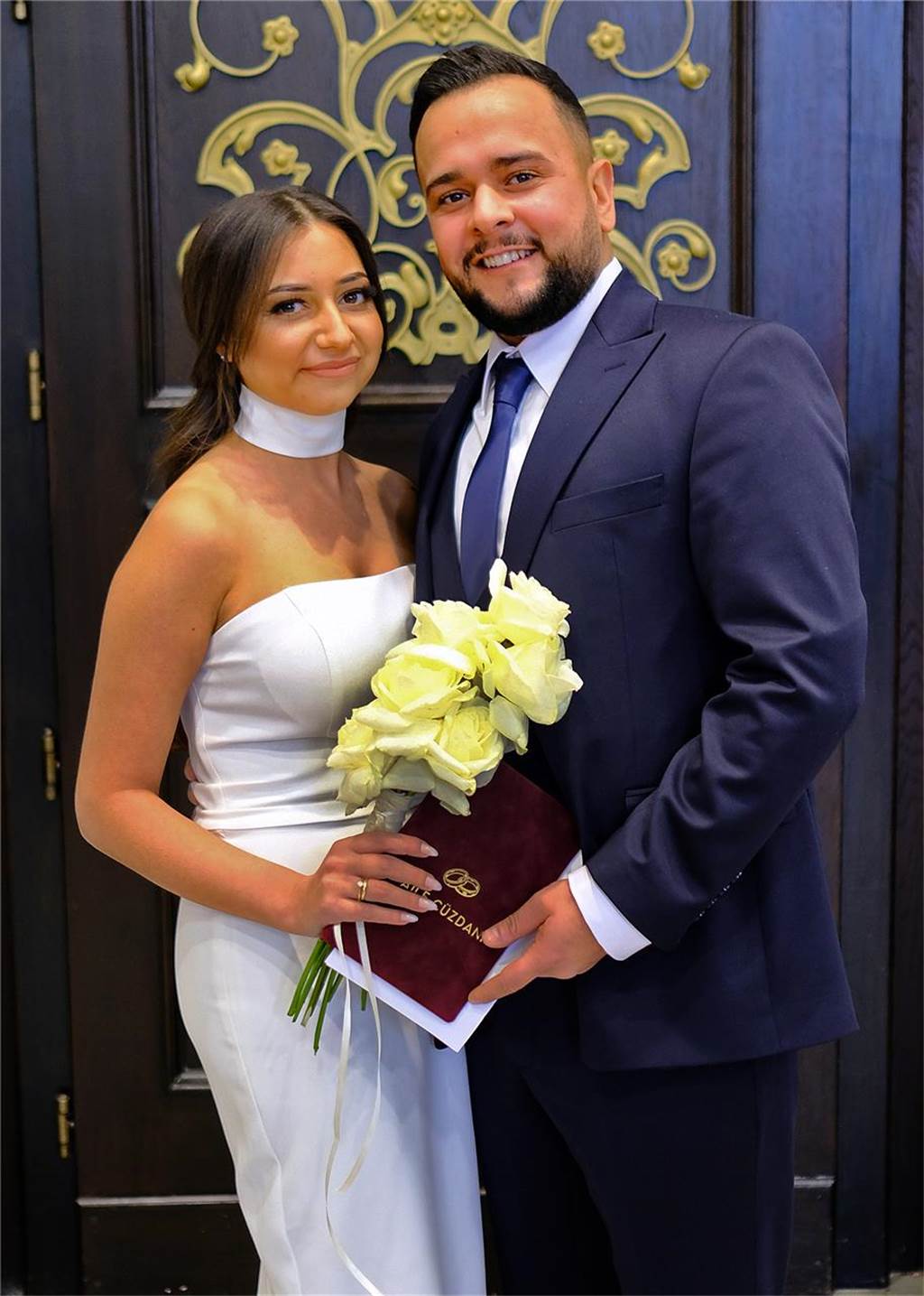 Das Hochzeitspaar Dilara Aydogan und Batuan Kartal im Recklinghäuse Rathaus