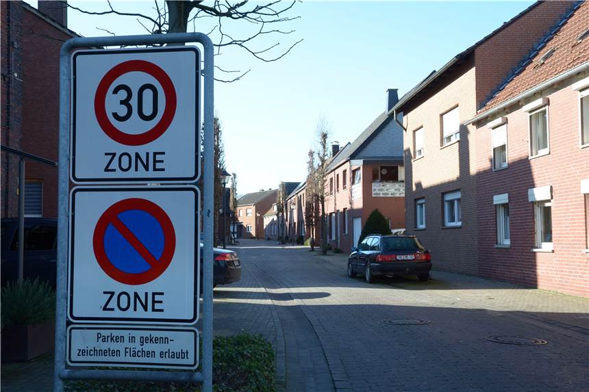 Tempomessung auf der Altenhammstraße: Messtafel soll Raser abschrecken Über die Verkehrsbelastung auf der Altenhammstraße in Herbern wid derzeit viel diskutiert. Nun soll eine Messtafel zur Geschwindigkeitsmessung in der Tempo-30-Zone installiert werden.