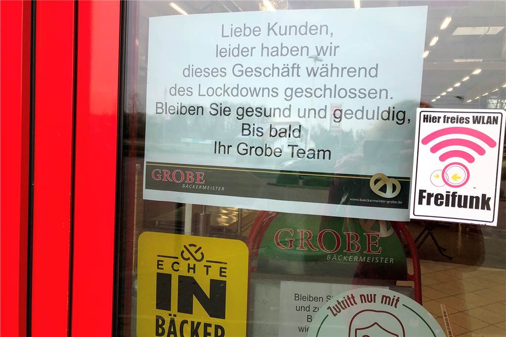 Bäckerei Grobe reduziert Öffnungszeiten: „Schneiden hinten ein Stück ab“ Über die vorübergehende Lockdown-Schließung werden Grobe-Kunden auch per Aushang informiert.
